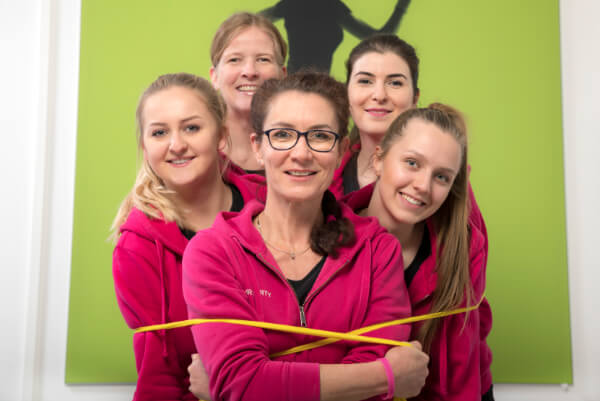 Angelika Laurer mit ihrem Team Mrs.Sporty Club Seeheim